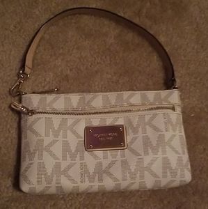 Michael Kors Bags - Michael kors wristlet Michael Kors Bags - Michael kors wristlet